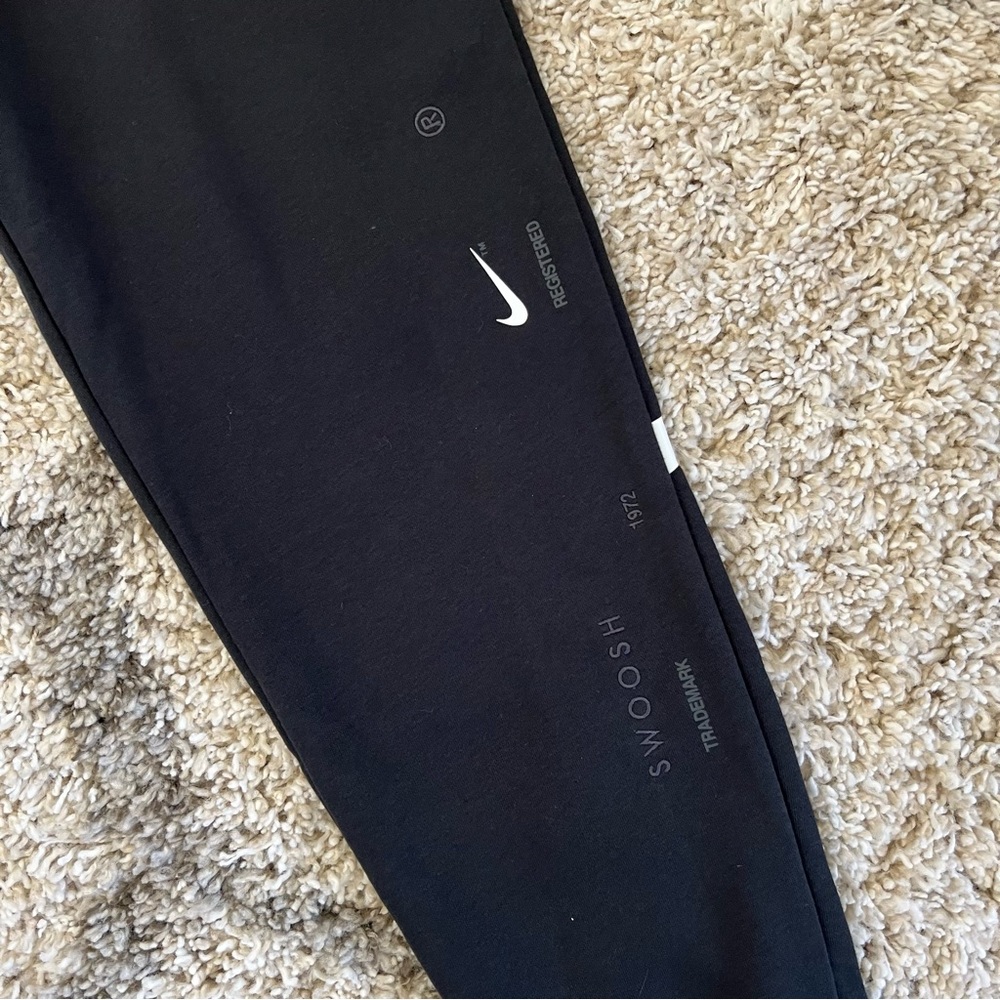 ✔️NWT✔️ NIKE Sportswear Swoosh Swoosh Logo Jogger Pants - Picture 5 of 13